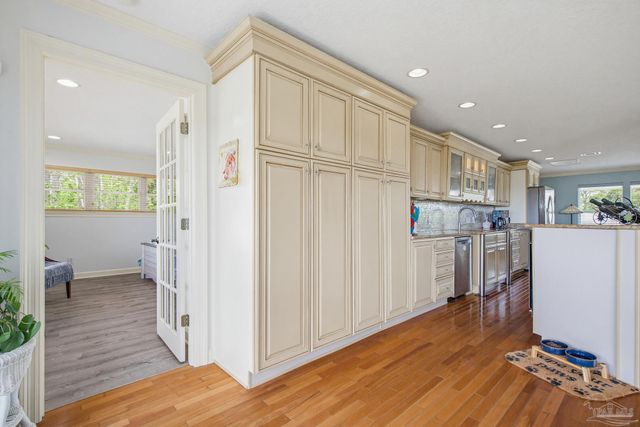 3336 Mills Bayou Dr, Milton, FL 32583