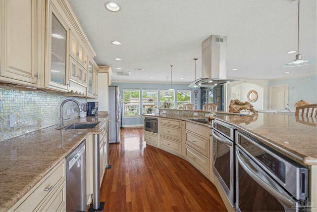 3336 Mills Bayou Dr, Milton, FL 32583