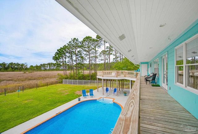 3336 Mills Bayou Dr, Milton, FL 32583