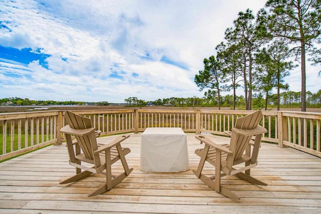 3336 Mills Bayou Dr, Milton, FL 32583