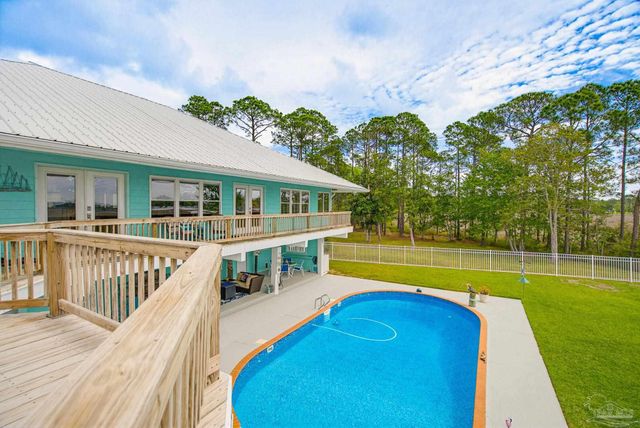 3336 Mills Bayou Dr, Milton, FL 32583