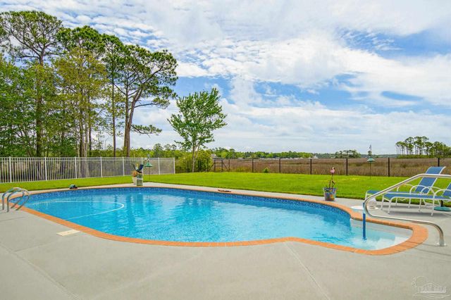3336 Mills Bayou Dr, Milton, FL 32583