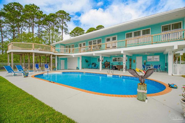 3336 Mills Bayou Dr, Milton, FL 32583