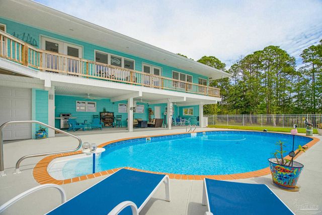 3336 Mills Bayou Dr, Milton, FL 32583