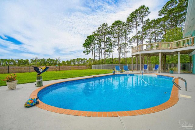 3336 Mills Bayou Dr, Milton, FL 32583