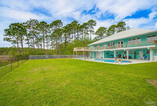 3336 Mills Bayou Dr, Milton, FL 32583