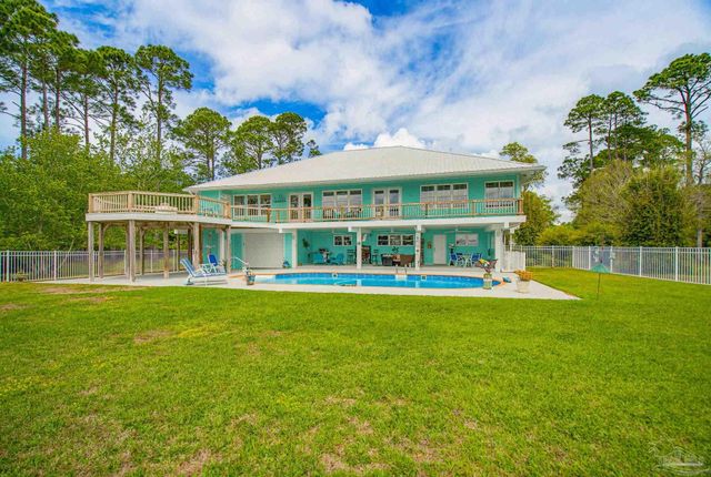 3336 Mills Bayou Dr, Milton, FL 32583