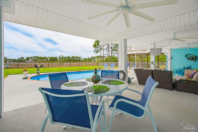 3336 Mills Bayou Dr, Milton, FL 32583