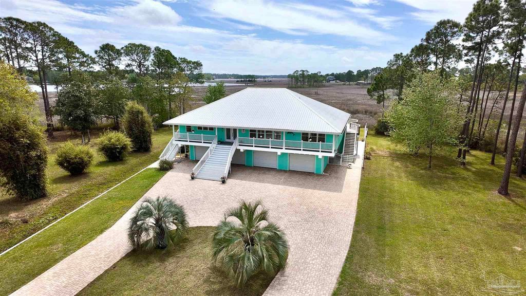 3336 Mills Bayou Dr, Milton, FL 32583