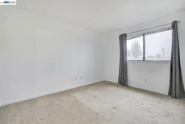 29300 Dixon St 207, Hayward, CA 94544