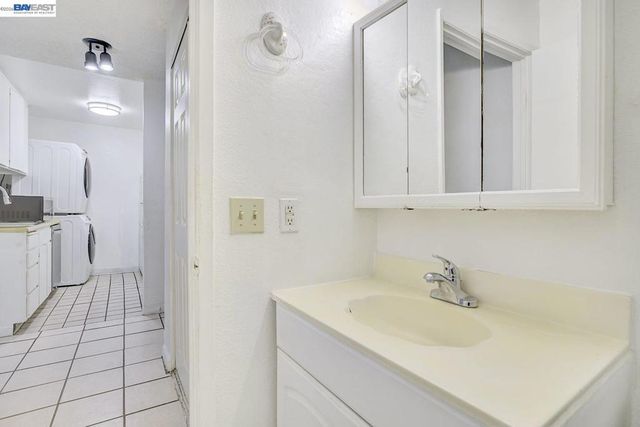 29300 Dixon St 207, Hayward, CA 94544