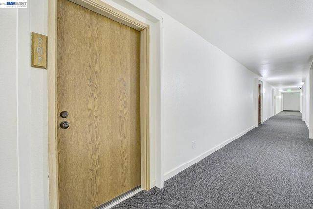 29300 Dixon St 207, Hayward, CA 94544