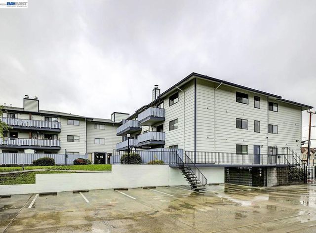 29300 Dixon St 207, Hayward, CA 94544