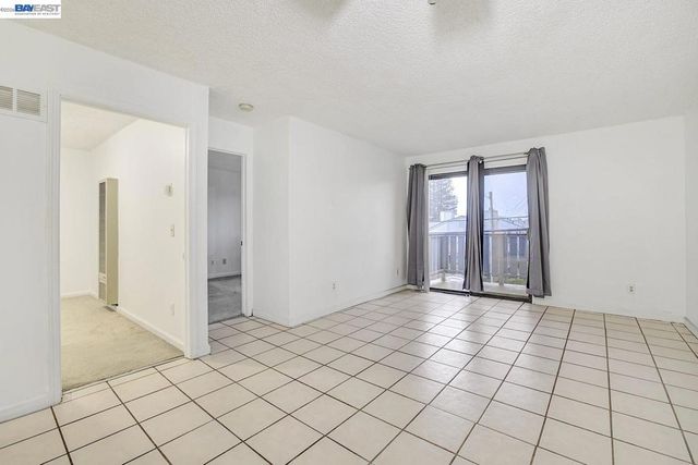 29300 Dixon St 207, Hayward, CA 94544
