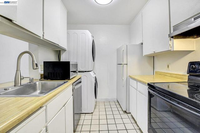 29300 Dixon St 207, Hayward, CA 94544
