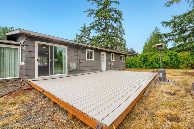 715 Johns Rd E, Parkland, WA 98445
