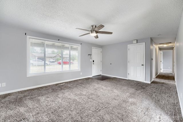 715 Johns Rd E, Parkland, WA 98445