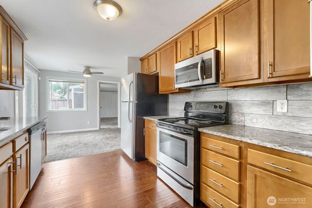715 Johns Rd E, Parkland, WA 98445