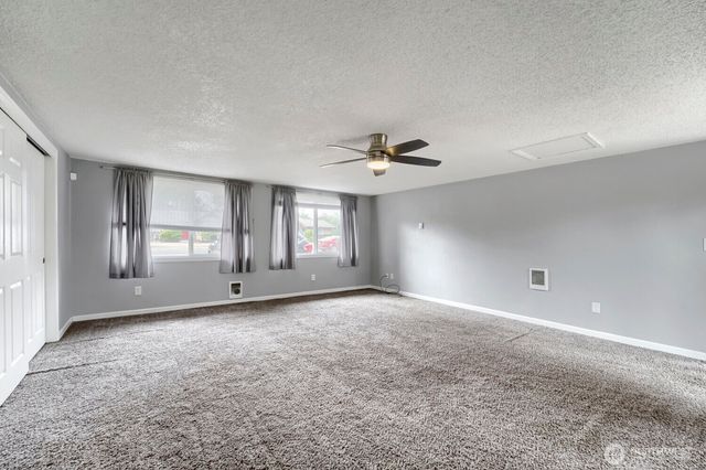 715 Johns Rd E, Parkland, WA 98445