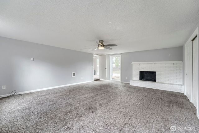 715 Johns Rd E, Parkland, WA 98445