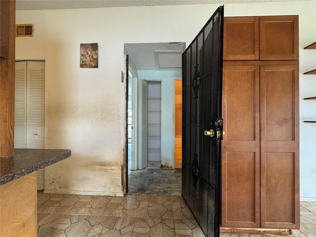 9501 CAMDEN HILL COURT, Tampa, FL 33615