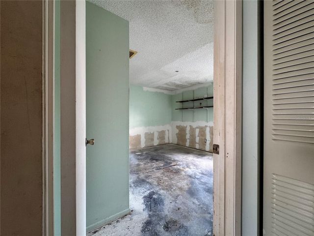 9501 CAMDEN HILL COURT, Tampa, FL 33615