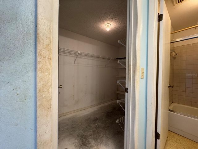 9501 CAMDEN HILL COURT, Tampa, FL 33615