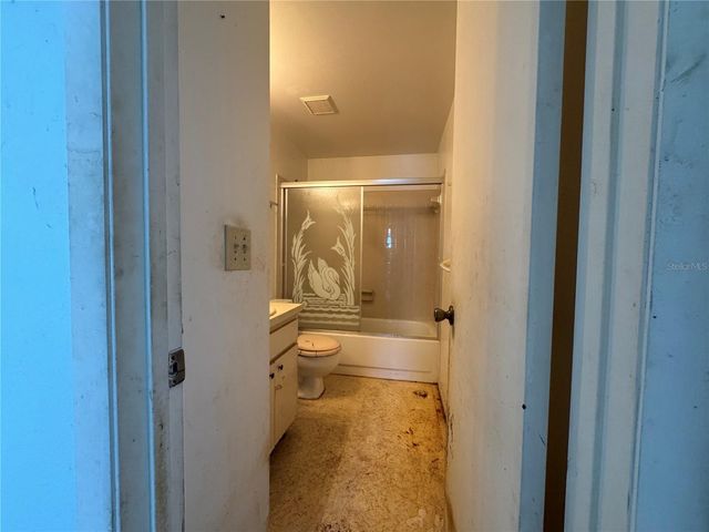 9501 CAMDEN HILL COURT, Tampa, FL 33615