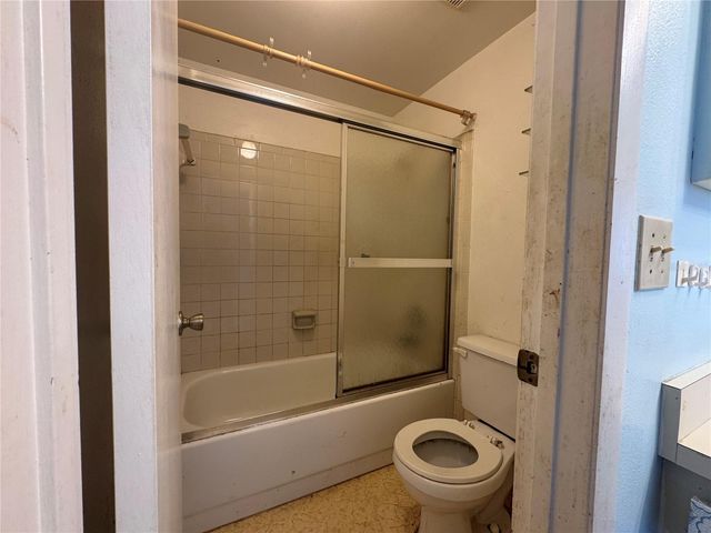 9501 CAMDEN HILL COURT, Tampa, FL 33615