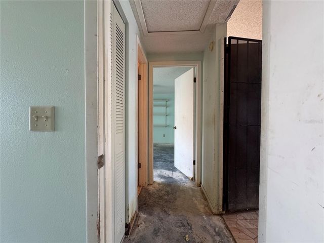 9501 CAMDEN HILL COURT, Tampa, FL 33615