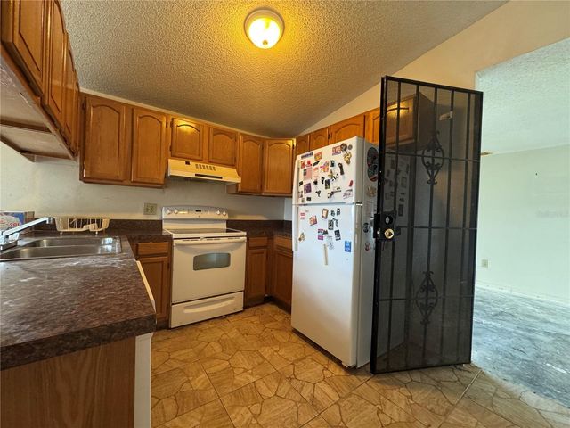 9501 CAMDEN HILL COURT, Tampa, FL 33615