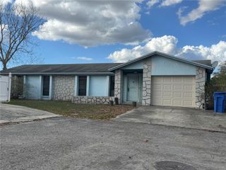 9501 CAMDEN HILL COURT, Tampa, FL 33615