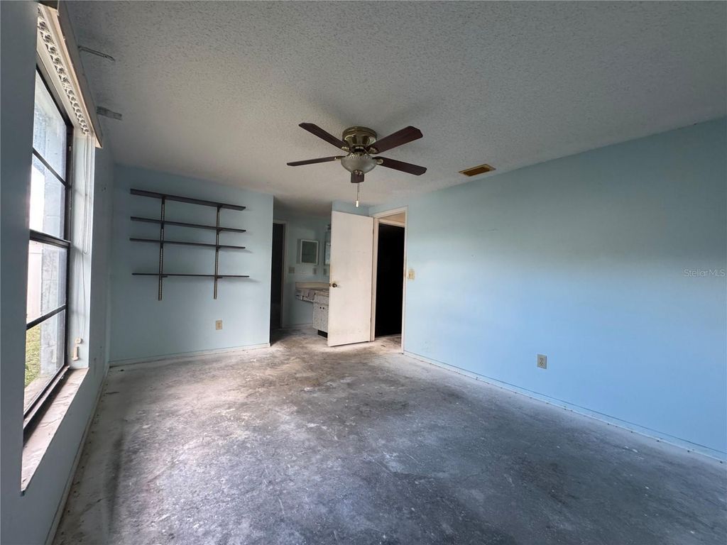 Image 14 of property listing at 9501 CAMDEN HILL COURT, Tampa, FL 33615