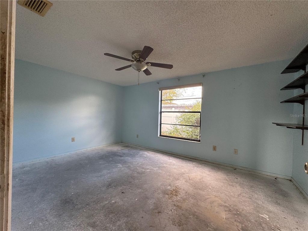Image 15 of property listing at 9501 CAMDEN HILL COURT, Tampa, FL 33615