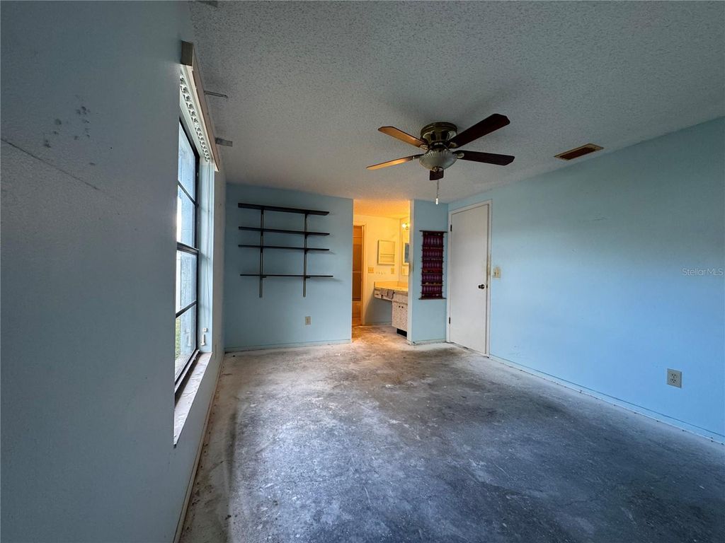 Image 19 of property listing at 9501 CAMDEN HILL COURT, Tampa, FL 33615