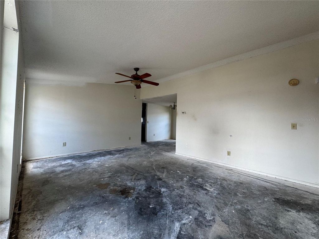 Image 21 of property listing at 9501 CAMDEN HILL COURT, Tampa, FL 33615