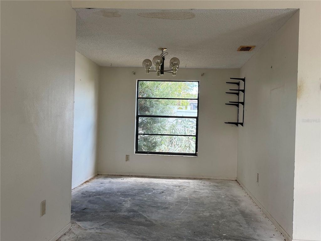 Image 22 of property listing at 9501 CAMDEN HILL COURT, Tampa, FL 33615