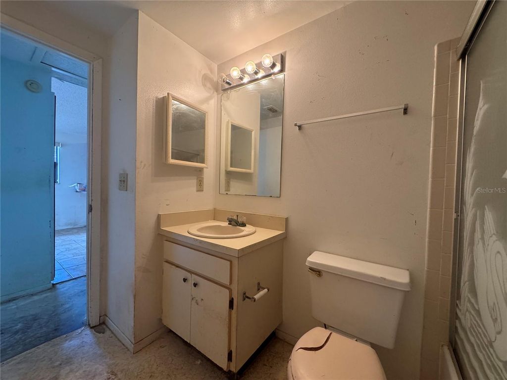 Image 29 of property listing at 9501 CAMDEN HILL COURT, Tampa, FL 33615