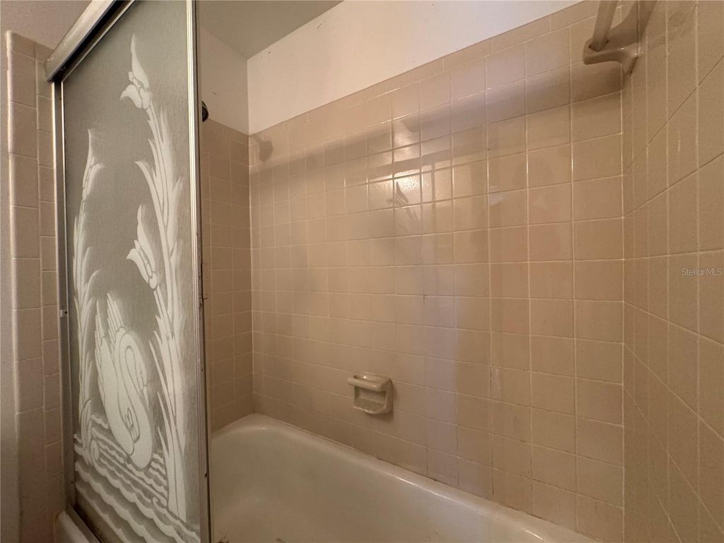 Image 31 of property listing at 9501 CAMDEN HILL COURT, Tampa, FL 33615