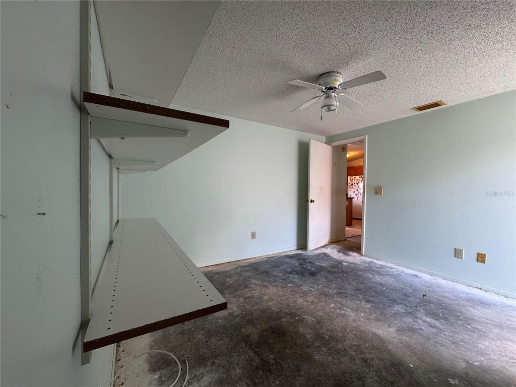 Image 32 of property listing at 9501 CAMDEN HILL COURT, Tampa, FL 33615