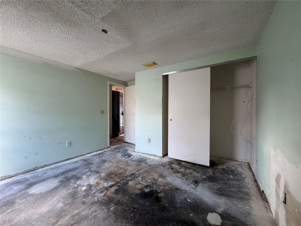 Image 33 of property listing at 9501 CAMDEN HILL COURT, Tampa, FL 33615
