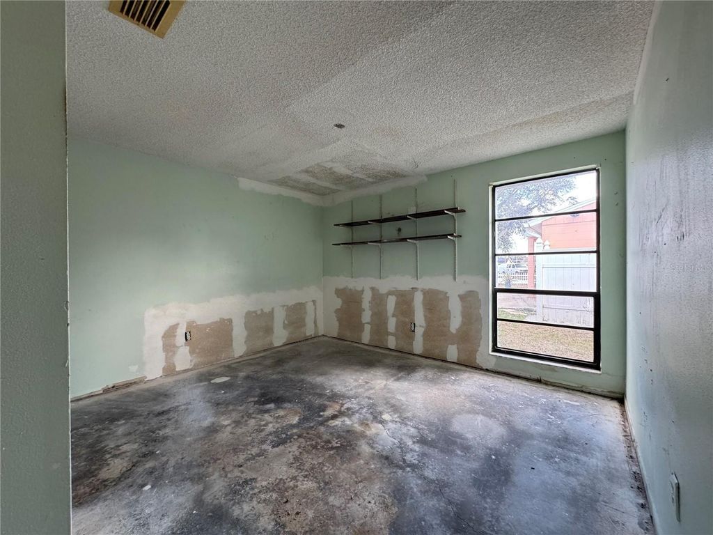 Image 35 of property listing at 9501 CAMDEN HILL COURT, Tampa, FL 33615