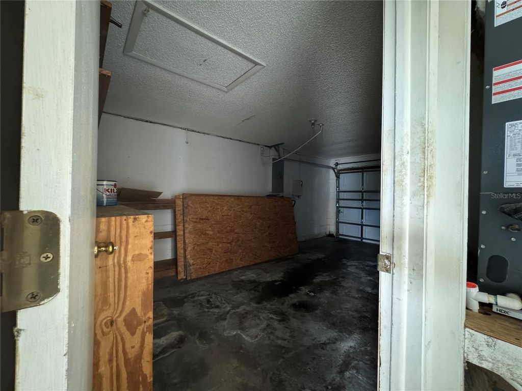 Image 36 of property listing at 9501 CAMDEN HILL COURT, Tampa, FL 33615