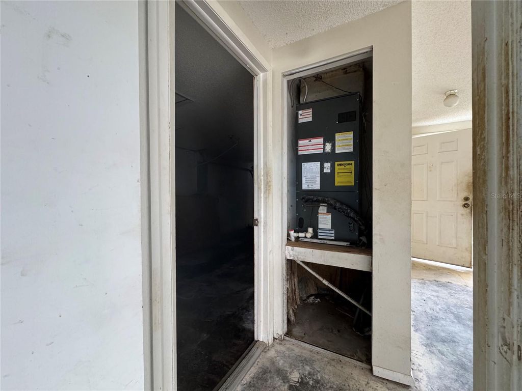 Image 38 of property listing at 9501 CAMDEN HILL COURT, Tampa, FL 33615