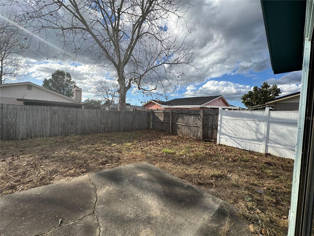 Image 39 of property listing at 9501 CAMDEN HILL COURT, Tampa, FL 33615