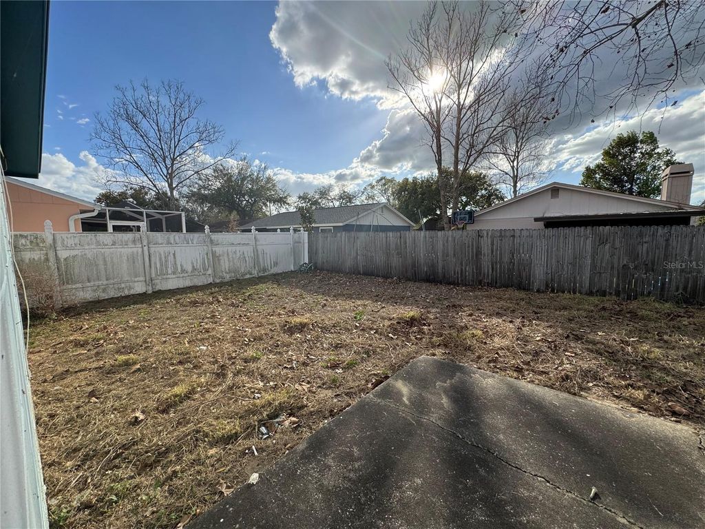 Image 40 of property listing at 9501 CAMDEN HILL COURT, Tampa, FL 33615