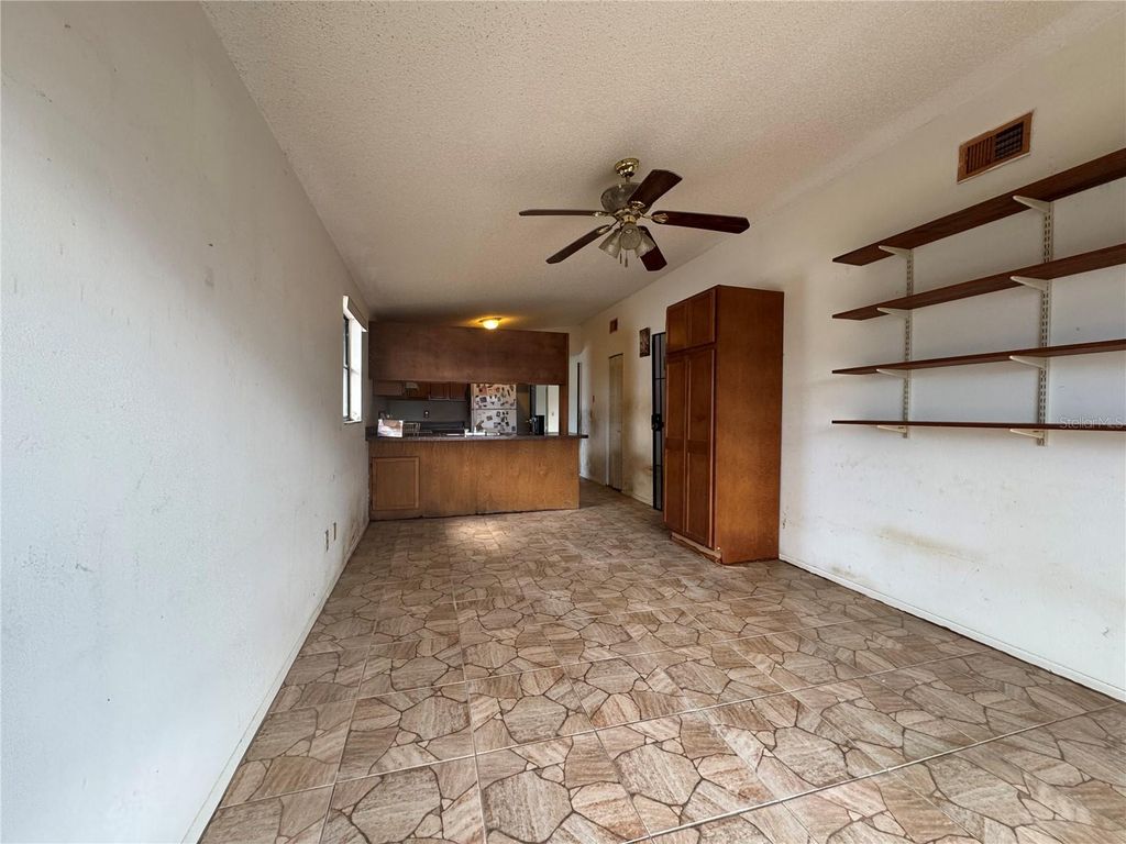 Image 5 of property listing at 9501 CAMDEN HILL COURT, Tampa, FL 33615