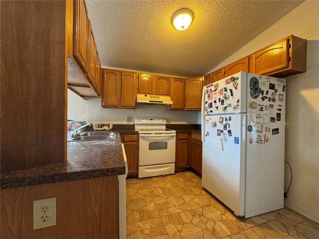 Image 10 of property listing at 9501 CAMDEN HILL COURT, Tampa, FL 33615