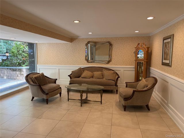43-25 Douglaston Parkway 4E, Little Neck, NY 11363