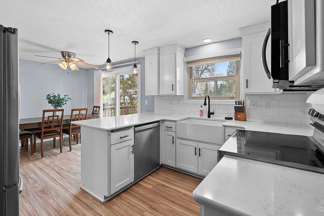 3051 HOLLAND ROAD, Green Bay, WI 54313